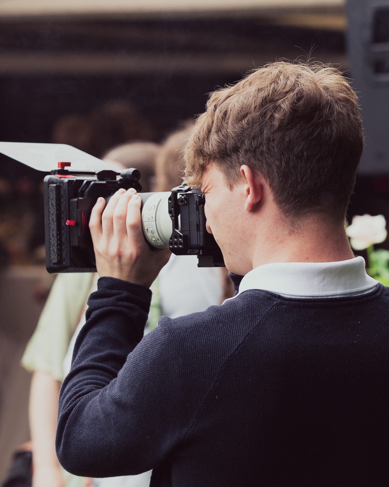 Dimitri Ott bei der Videoproduktion für einen Handwerksbetrieb
