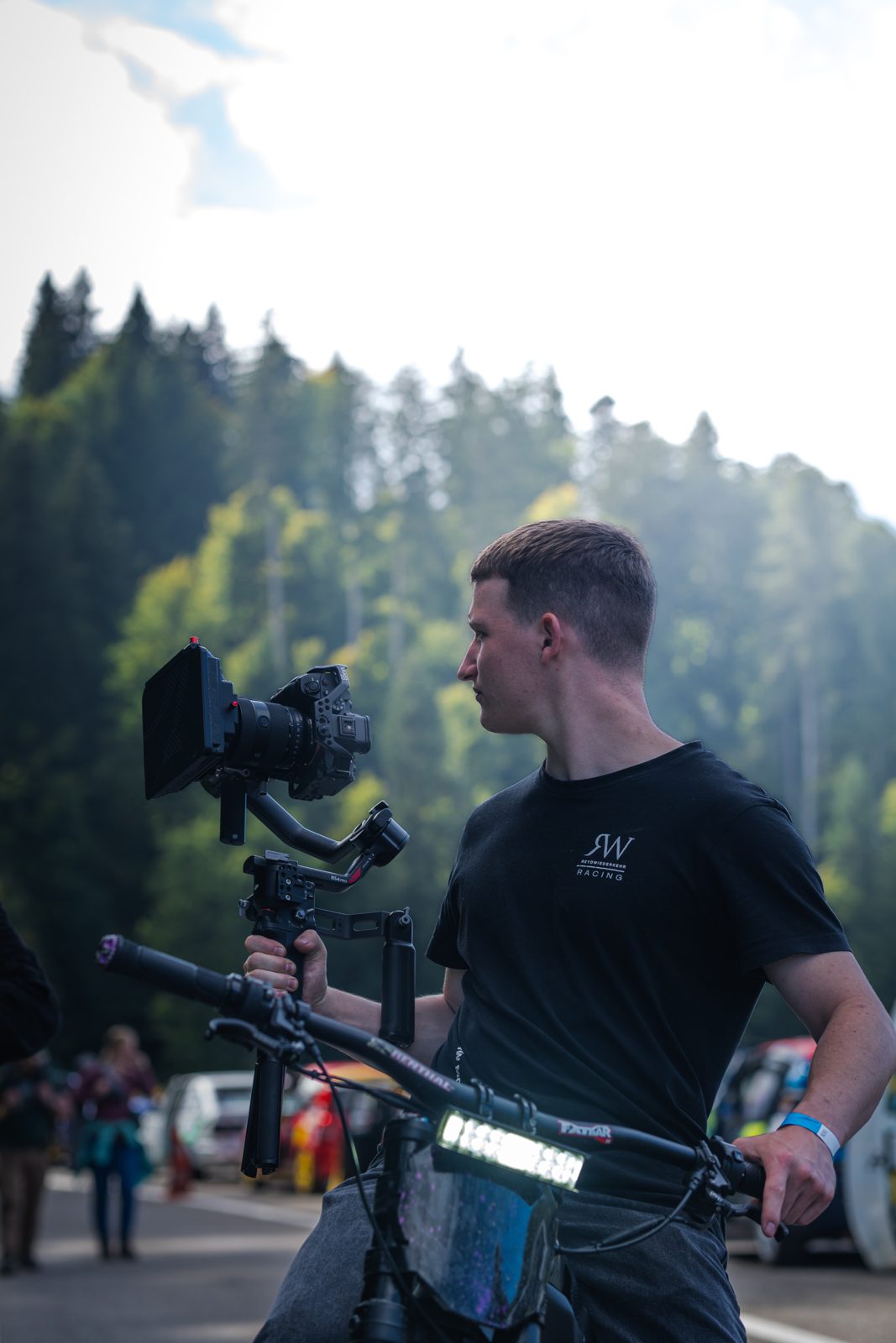 Motorrad-Shooting bei Sonnenuntergang – Motorsport-Videografie Schweiz